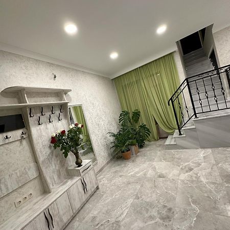 Three Palms Guest House Tbilisi Exterior foto